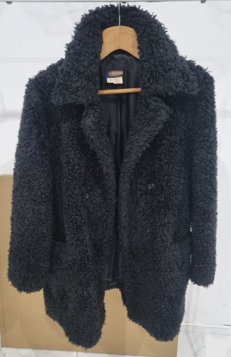 Casaco de Mulher não é novo em bom estado