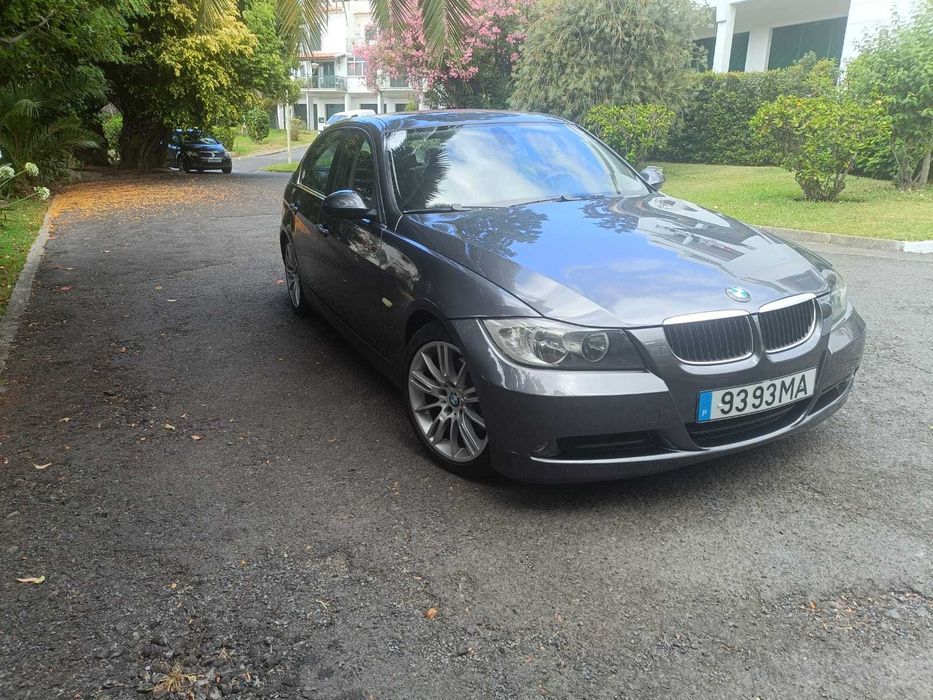 Vendo maravilhoso automóvel BMW impecável