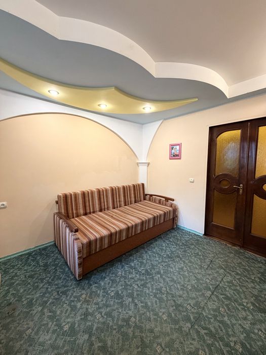 Продаж  2х-Кімнатної квартири з лоджією . Паркова зона , найкраща локація