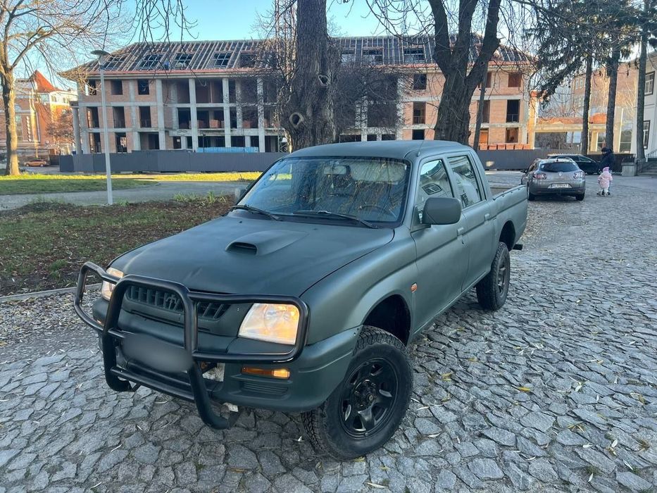 Пікап на повному ходу. Двигун працює рівно, не димить, заводиться на холодну і гарячу добре. Повний привід з пониженой передачею працює. Рама ціла. Лівий руль. Автомобіль в Білій Церкві.