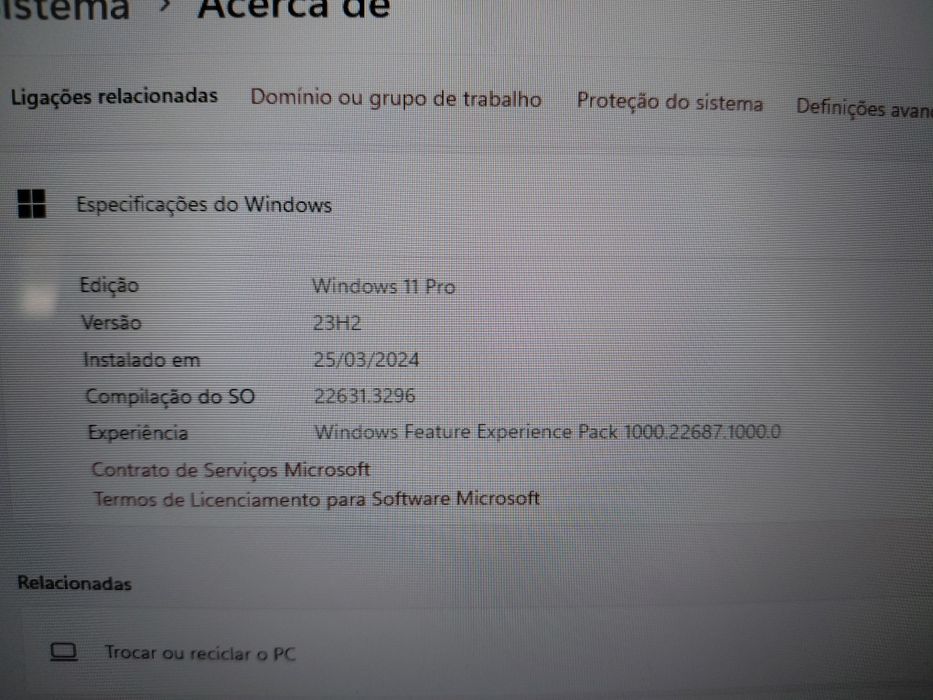 Lenovo Laptop Functions as a Tablet64298089796483124