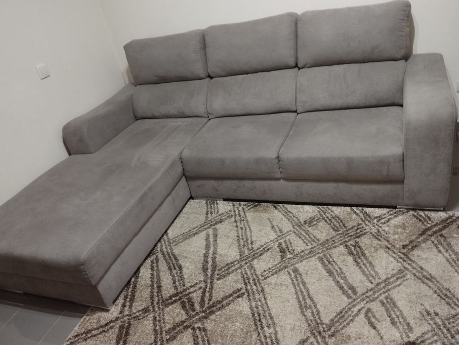Sofá cor cinza com chaise
