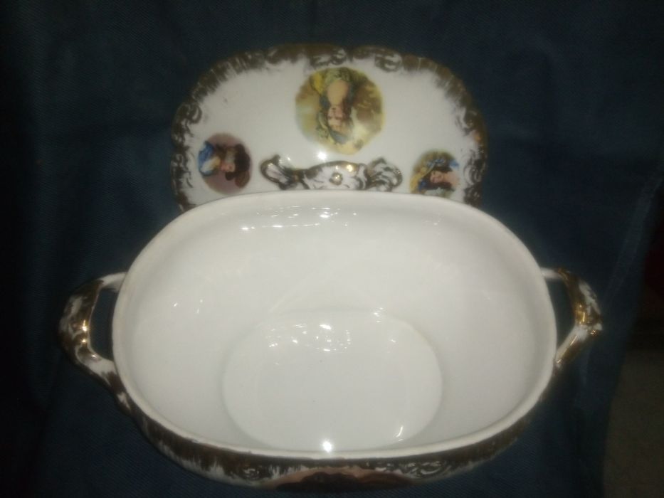 Fantástica terrina dourada com damas em porcelana Vista Alegre