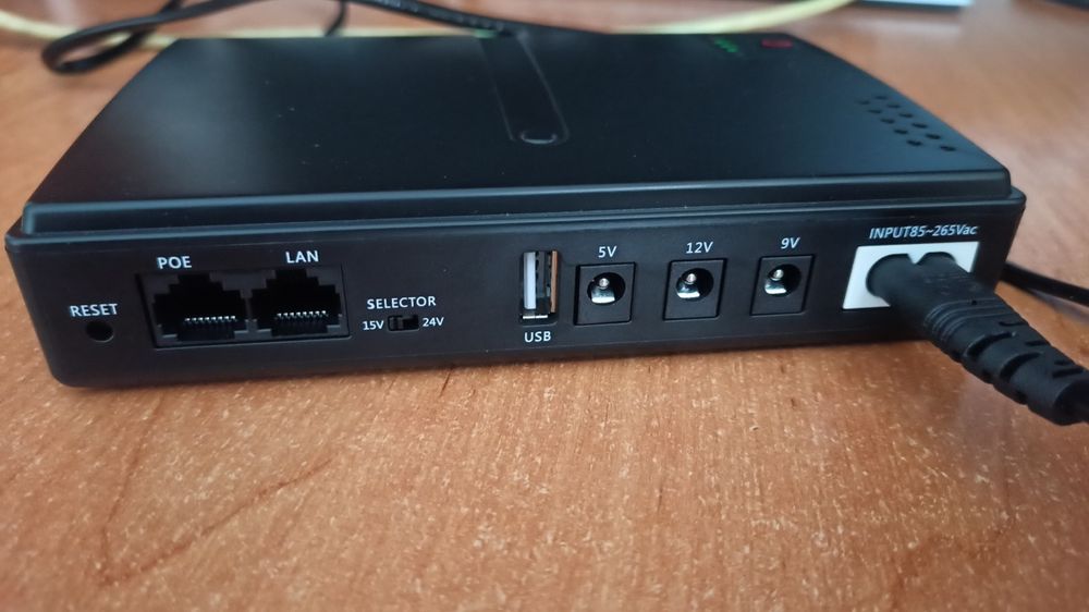 Безперебійник для інтернету + пауербанк.