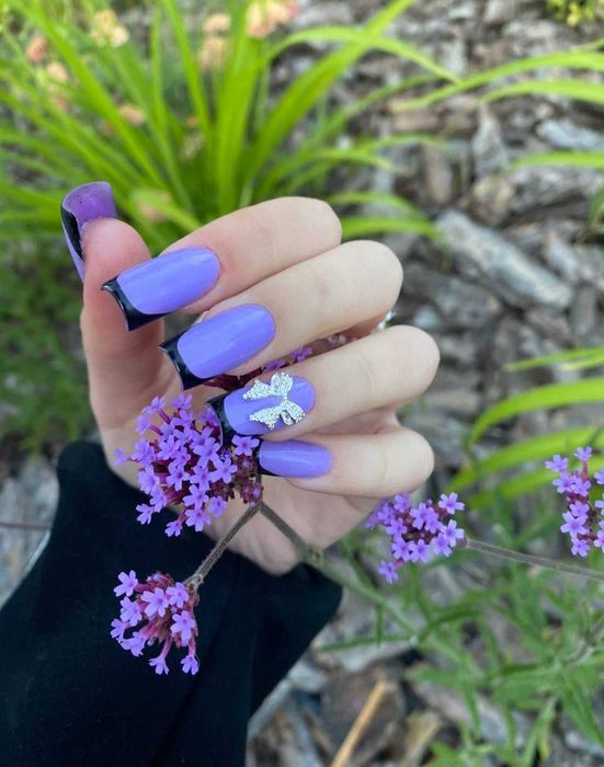 Потрібна модель манікюр!