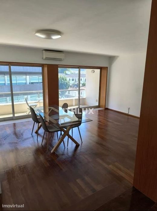Apartamento T2 com Varanda e Garagem – Creixomil, Guimarães — Creixomil, Braga