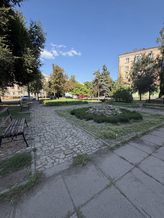 Продається 3 кімнатна квартира в Центрально - міському районі .