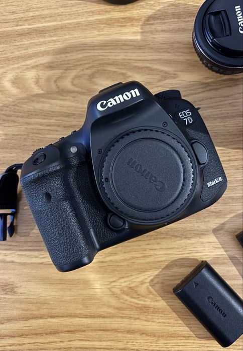 Canon 7D mark II + Tamron 70-300 USD DI + Canon EFS 24mm