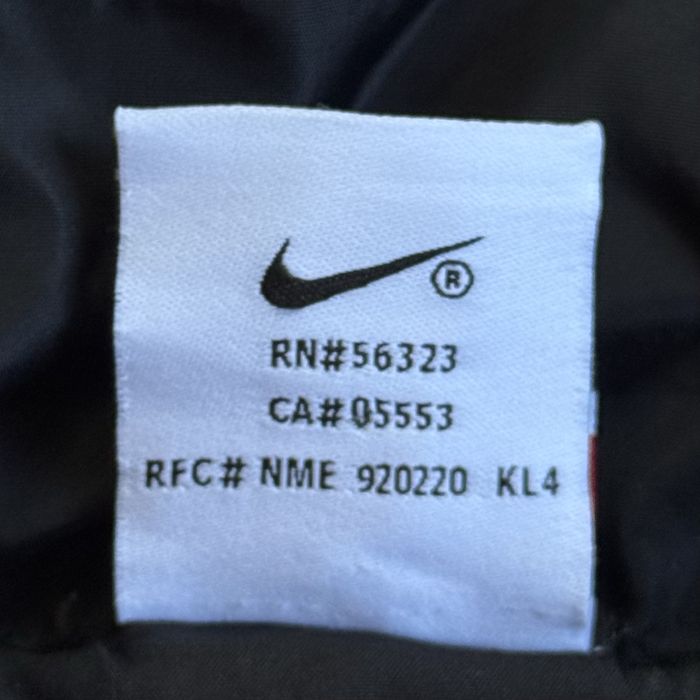 Вінтажний жіночий пуховик nike BIG logo чорного кольору, найк біг свуш