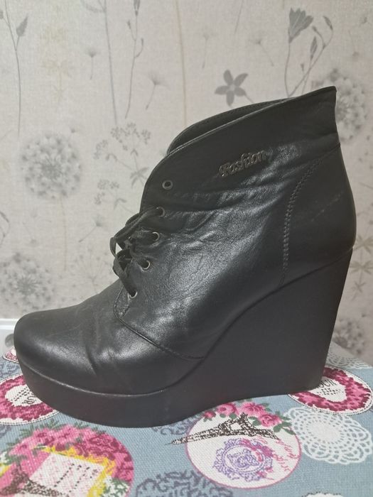 Продам демисизоные ботинки.