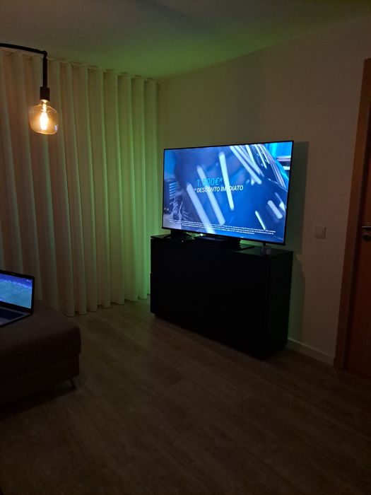 Móvel TV. Em bom estado.