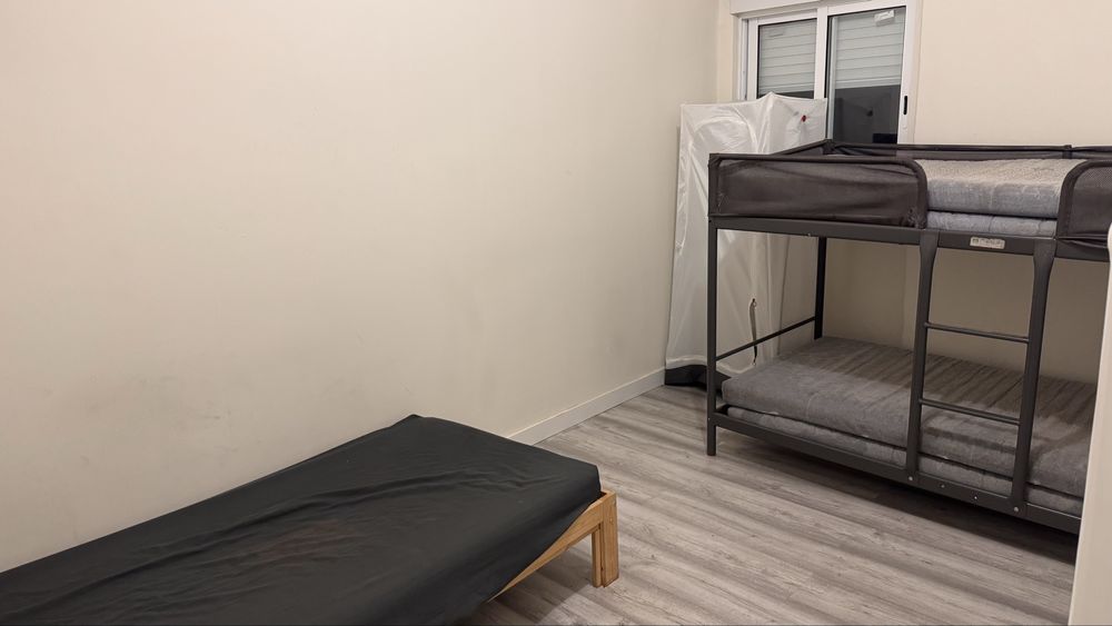 Quarto compartilhado por 3