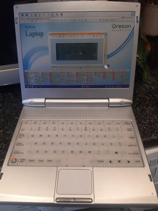 Laptop Oregon Scientific. Computador educativo