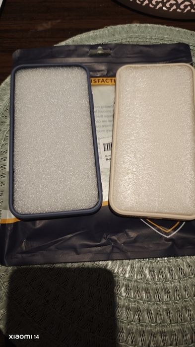 2x case granat & kremowy do telefonu random. np iphoneXR