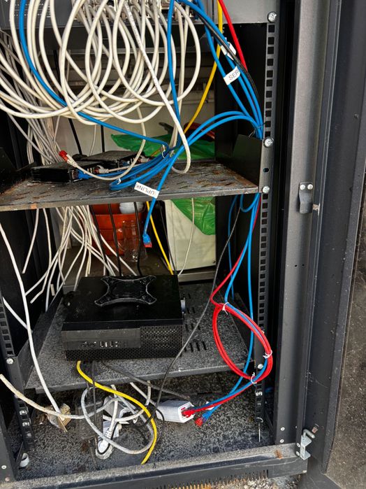 Rack de Rede Completo – Patch Panel + Switch + Mini‑PC – Pronto a Usar