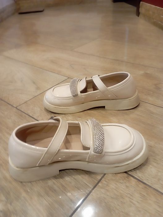 Мештики в чудовому стіні