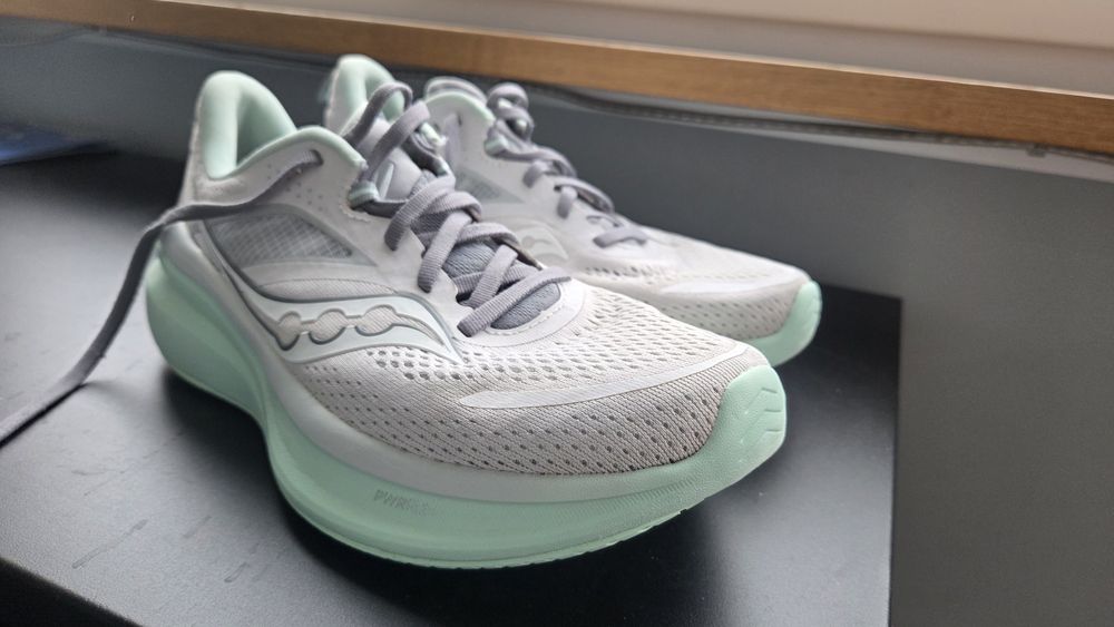 Saucony кроси жіночі