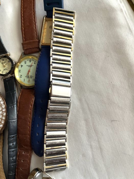 9- ть годинників б/ у без батарейок ,оптом