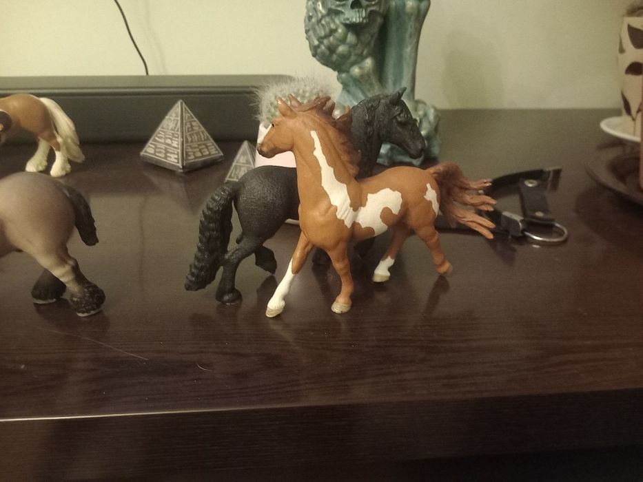 Figurki koni Schleich