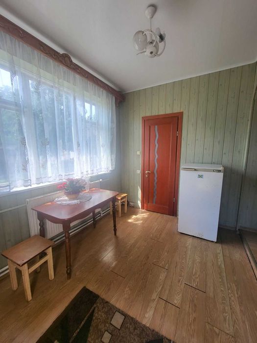 Продаж цегляного будинку з гарною земельною ділянкою, центр міста.