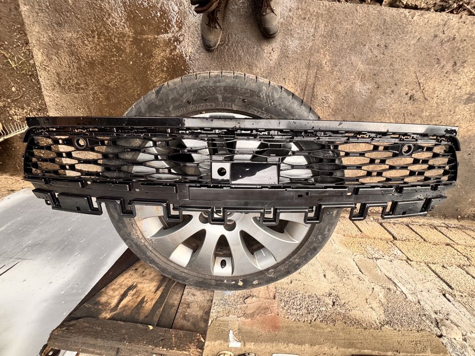Решітка бампера land rover l461 n9x2-8a133-a