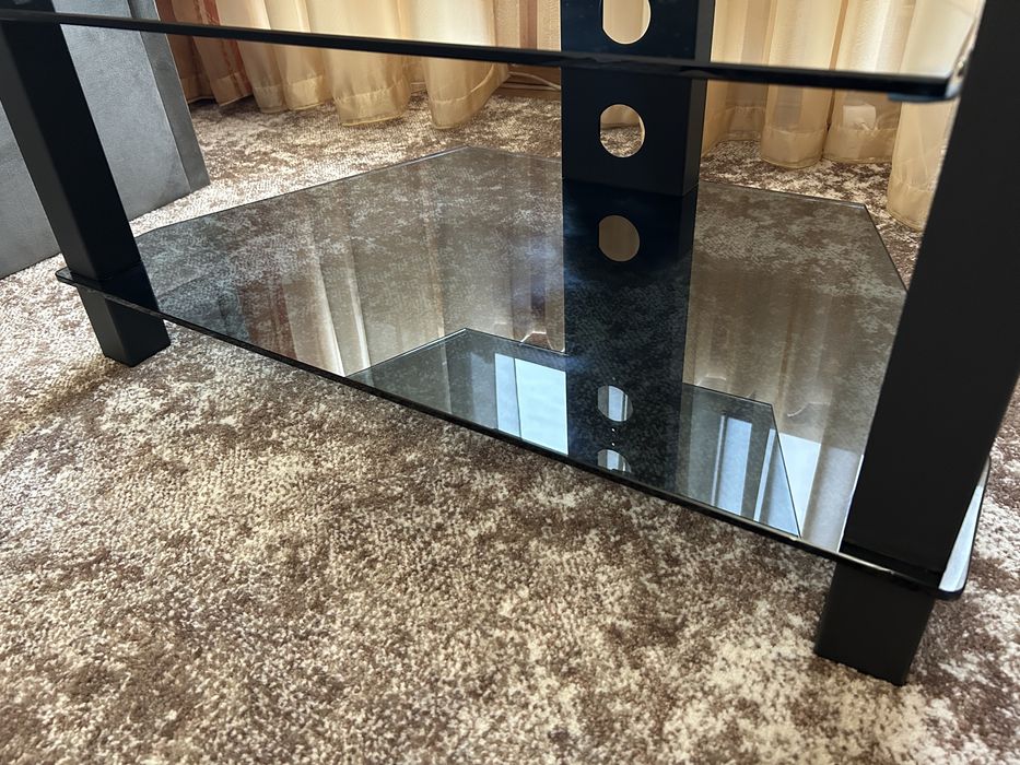 Скляна тумба під телевізор