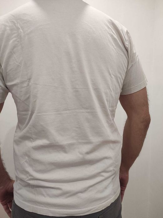T-shirt da TYPOGRAPHIA (Tamanho XL mas serve L] quase nova!