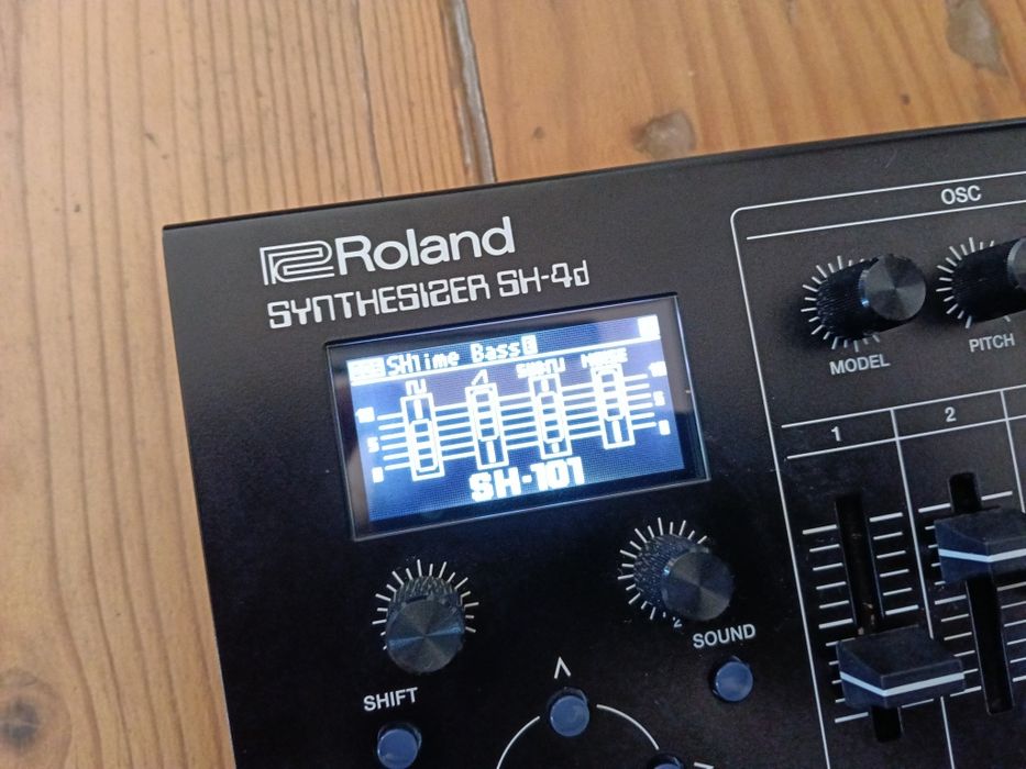 Sintetizador Roland SH-4d