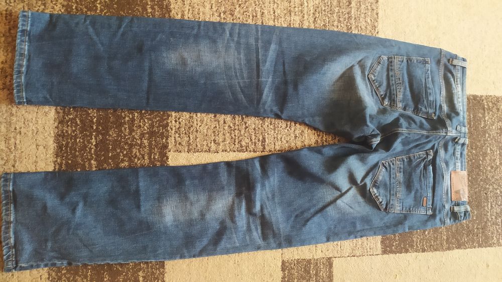 Продам джинсы мужские