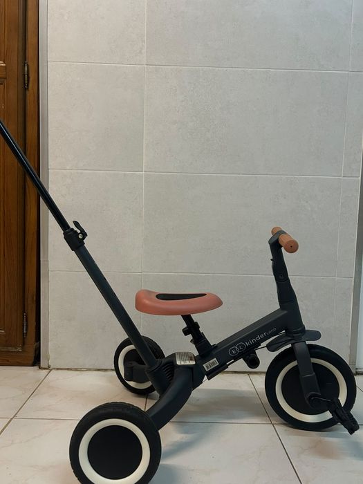 Triciclo com pedais