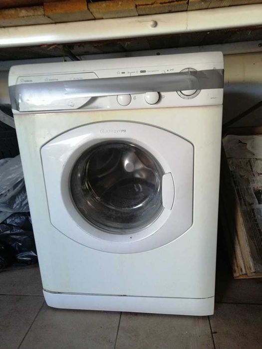 Pralka wąska Ariston AVSL 85. Pojemność 4,5kg. Sprawna.