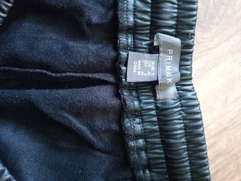 Stylowe czarne spodnie z ekoskóry Primark, joggersy, rozmiar L / 40 (UK 12)
