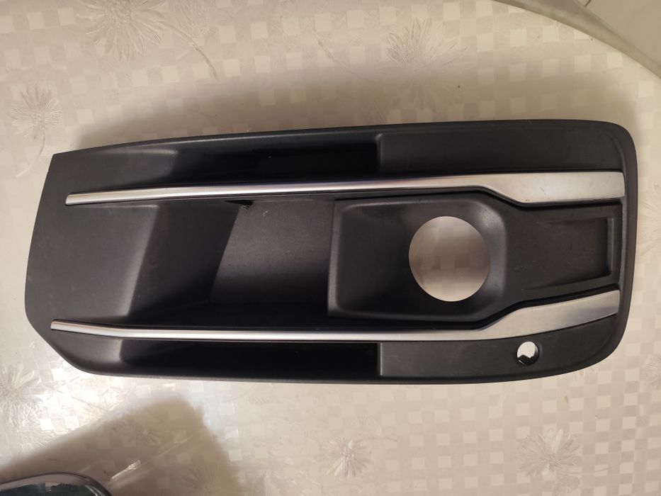 Ришітка переднього бампера ауді Q7 оригінал