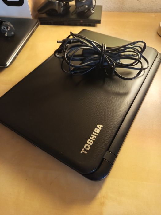 Computador Portátil Toshiba WIndows 11 / Intel / 4GB RAM / Disco 1TB / Wi-Fi
