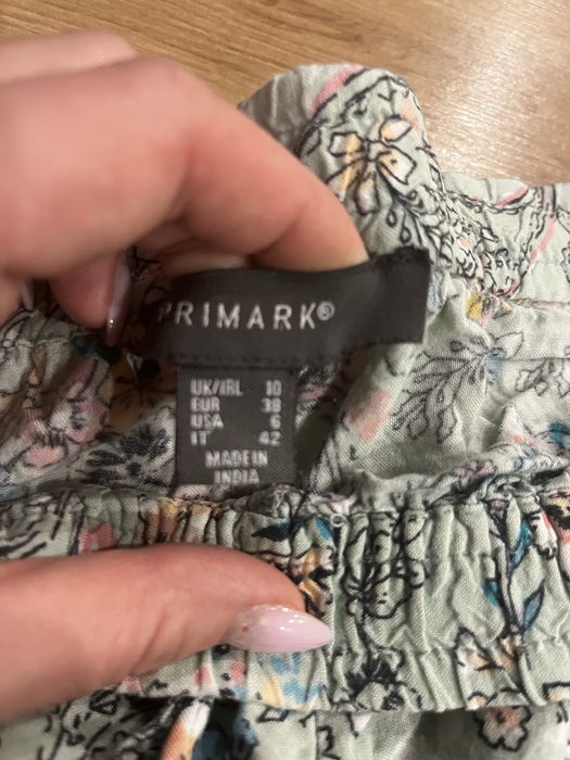 Damskie spodenki jasnozielone w kwiatuszki r.38 primark