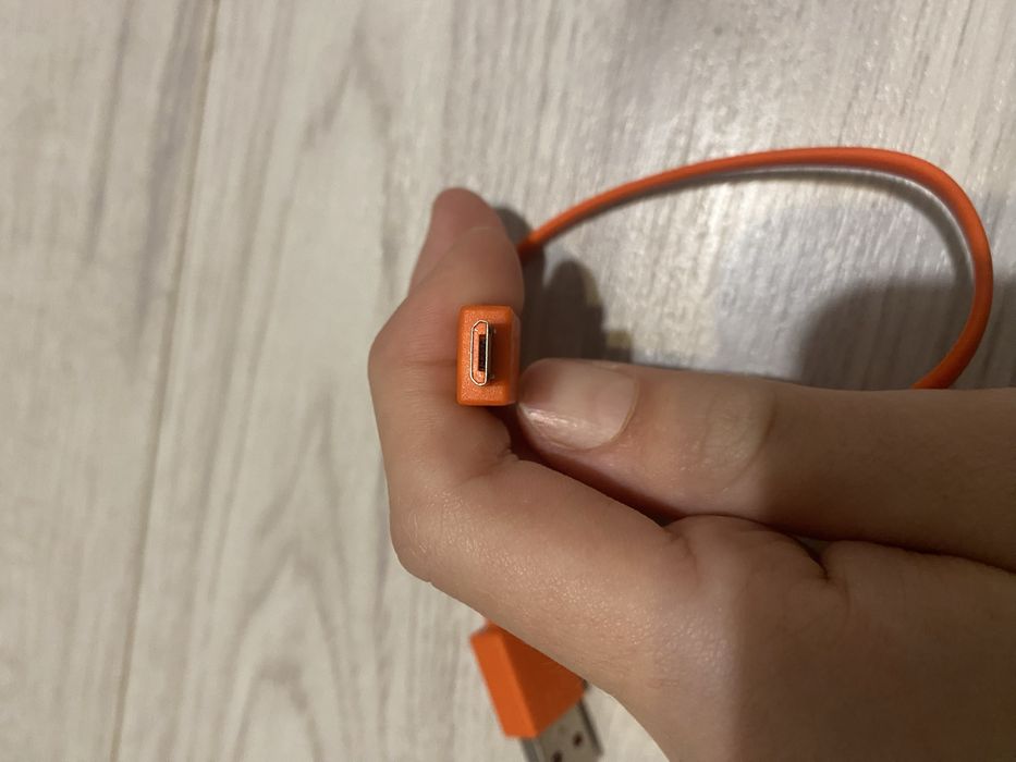 Ladowarka do sluchawek JBL
