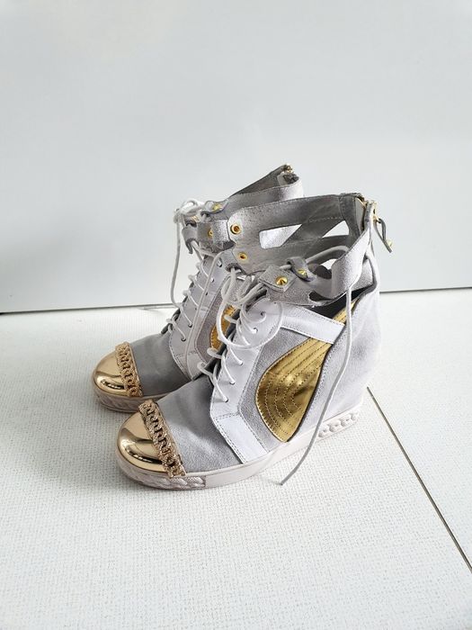 Sneakersy na koturnie