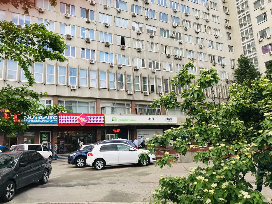Здам офіс 17 м2, бізнес центр біля метро Лівобережна,вул. Сверстюка 19