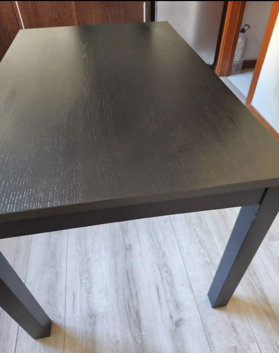 Mesa de cozinha em madeira