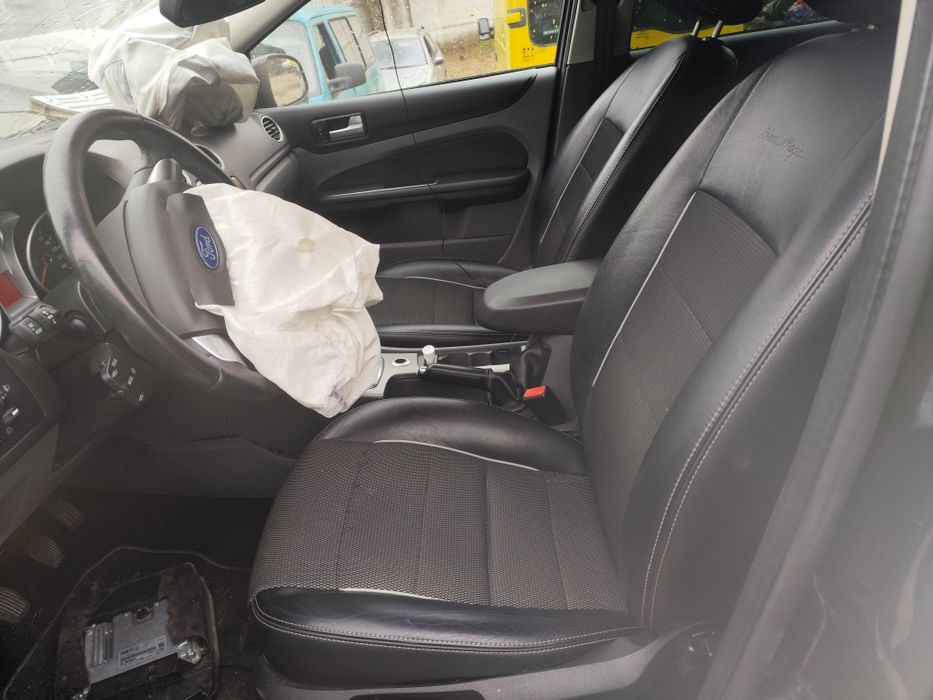 Ford Focus MK2 HB hatchback fotele skórzane skóry 5D