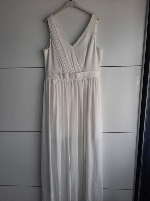 Suknia ślubna w kolorze śmietankowym