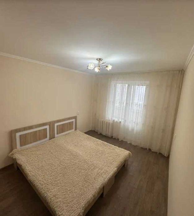 Продаж 3к Урожай  середній поверх ремонт купити трикімнатну квартиру