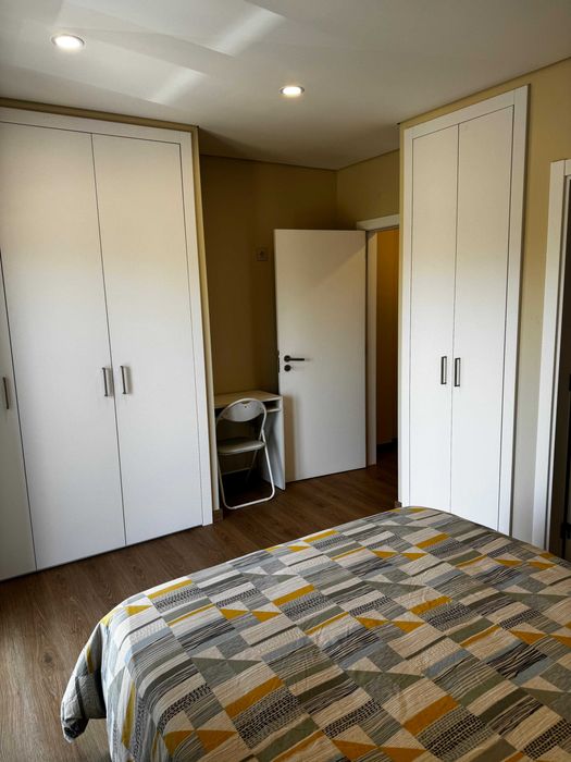 Quarto com Varanda T3– Loures (Bairro da Vitória) - Perto Hospital Beatriz Ângelo