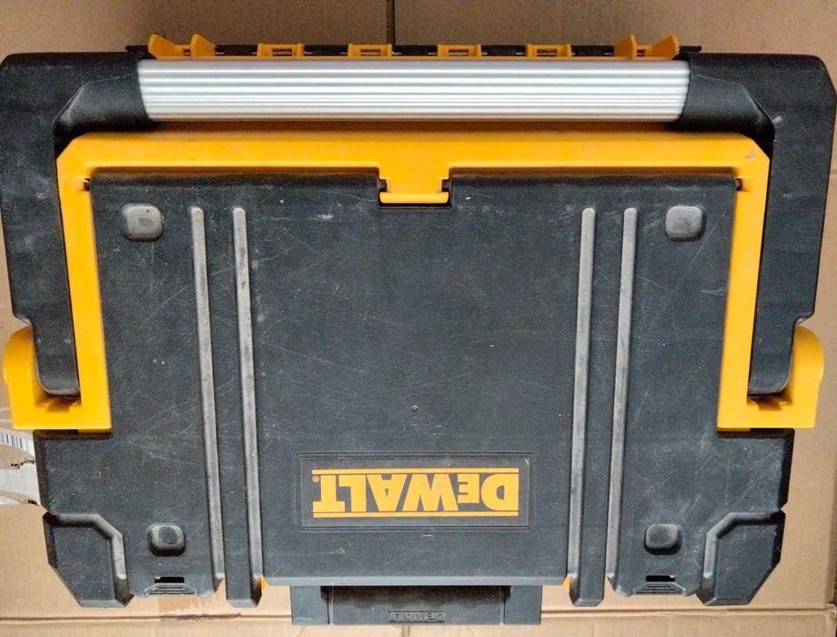 Walizki Narz. 9szt - DeWalt 7szt i Milwaukee 2szt.
