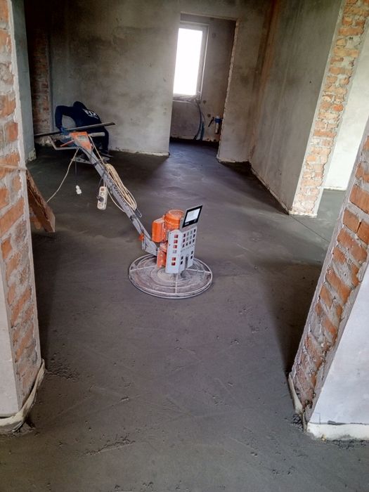 Професійна стяжка підлоги.