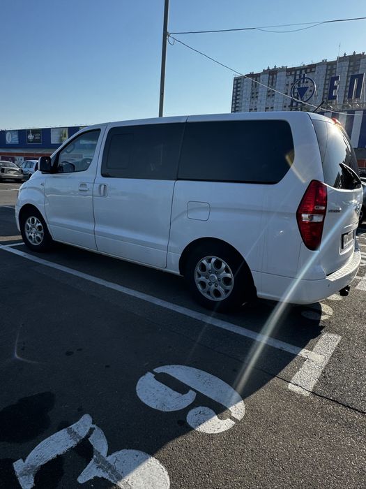 Hyundai H-1 2016 VIN KMHWH81KBGU803997 фото оголошення 2 з 8
