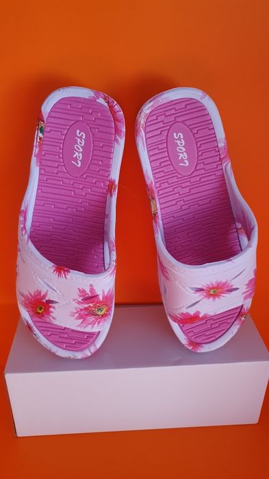 Klapki damskie wzór kwiaty / piankowe rozmiar 41 / długość stopy 25 cm