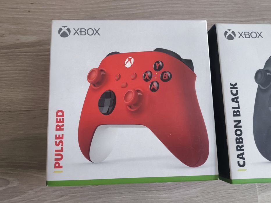 Pudełko od Pada Xbox Series X, kolor czerwony pulse red