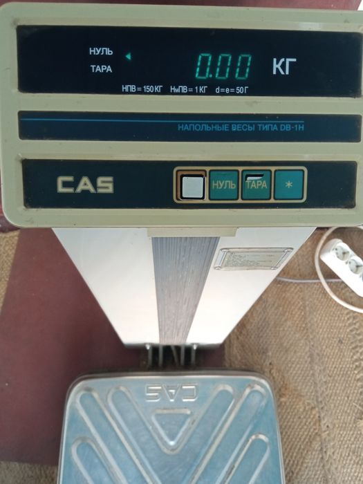 Весы напольные электрические. Возможен торг.