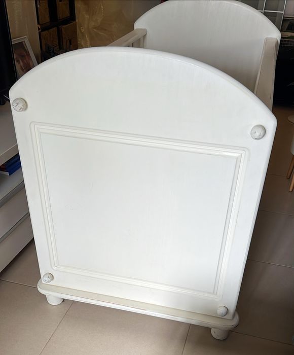 Cama de grades em madeira maciça